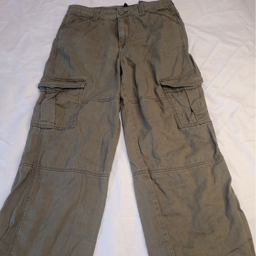 DIVIDED H&M Olive Cargo Pants - Size 4...#M